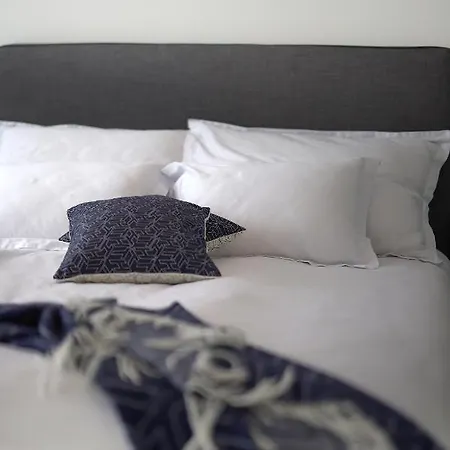 Blue Dot Apartment *